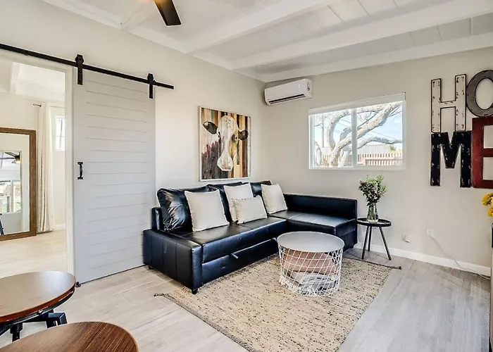 Chic Duplex U Of A Firepit 2of 2 Holiday home *