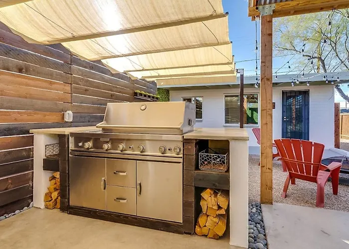 Holiday home Chic Duplex U Of A Firepit 2of 2 *