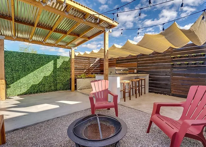 Chic Duplex U Of A Firepit 2of 2 Holiday home *